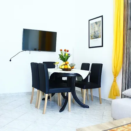 Apartment Almond Vir