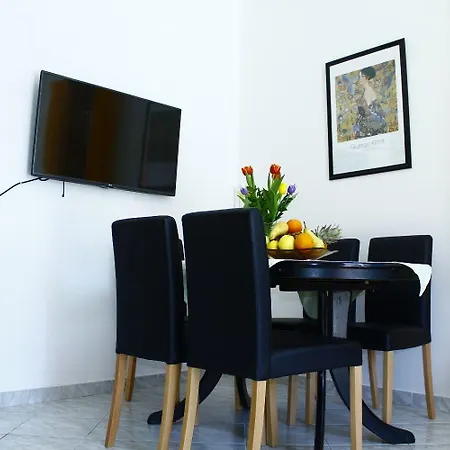 Almond Apartment *
