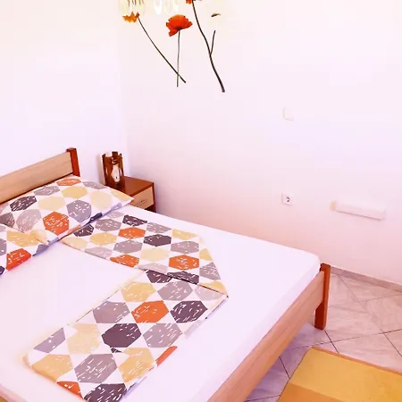 Apartment Almond Vir