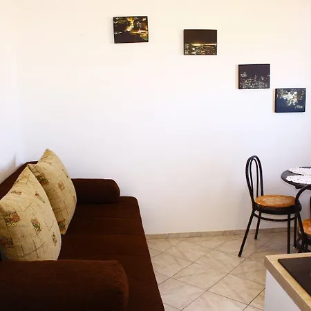 Apartment Almond Vir