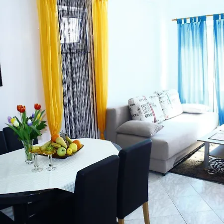 Almond Apartment *
