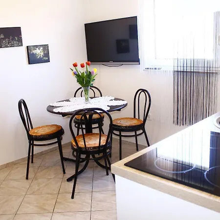 Apartment Almond Vir