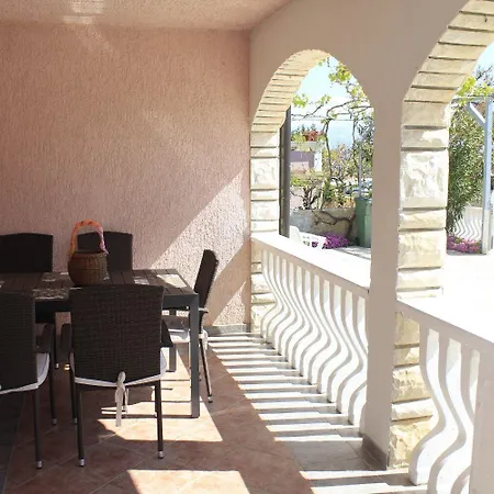 Almond Apartament Vir
